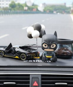 Mô hình Batman và xe hơi trang trí taplo