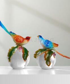 Decor Chim Đứng Trên Quả Cầu