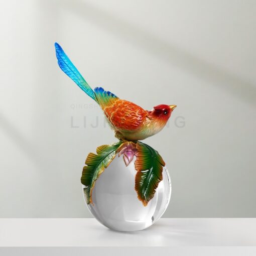 Decor Chim Đứng Trên Quả Cầu