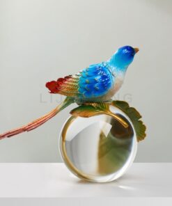 Decor Chim Đứng Trên Quả Cầu