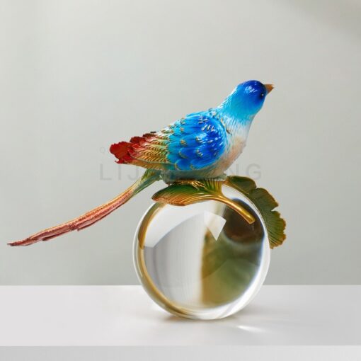 Decor Chim Đứng Trên Quả Cầu