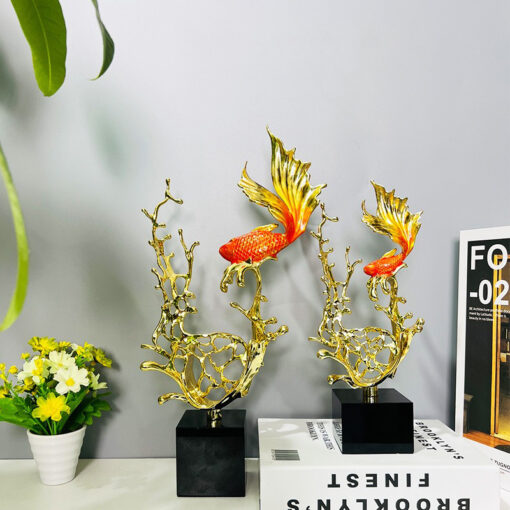 Tượng Cá Vàng Trong Nước