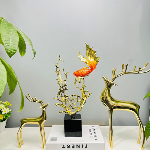Tượng Cá Vàng Trong Nước