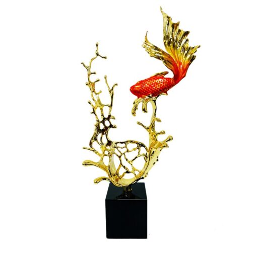 Tượng Cá Vàng Trong Nước