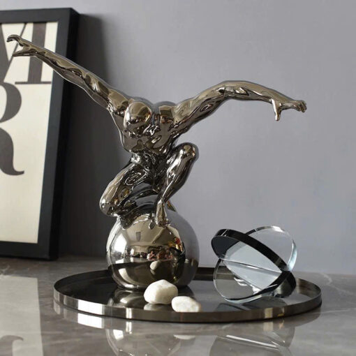 Tượng Chiến Binh Trên Đỉnh Cầu