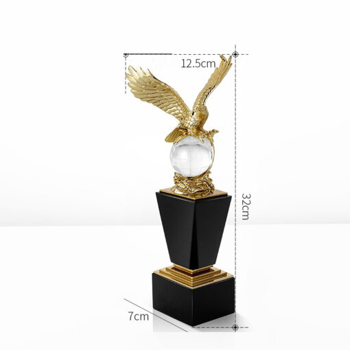 Tượng Đại Bàng Trên Quả Cầu