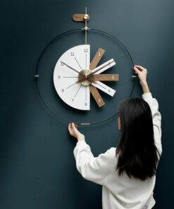 Đồng Hồ Sáng Tạo Treo Tường Phòng Khách