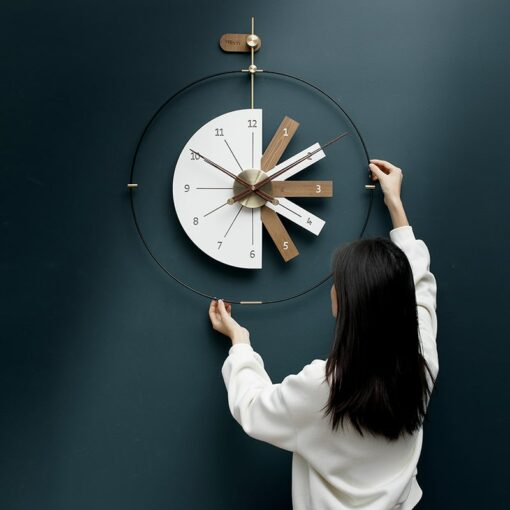 Đồng Hồ Sáng Tạo Treo Tường Phòng Khách