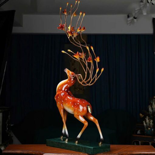 Tượng Hươu Hoa Mai Vàng Uyển Chuyển
