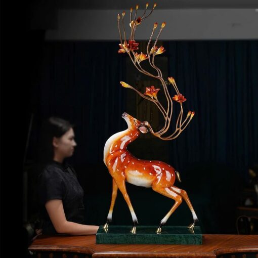 Tượng Hươu Hoa Mai Vàng Uyển Chuyển