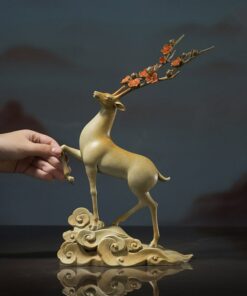 Tượng Hươu Vàng Trên Mây