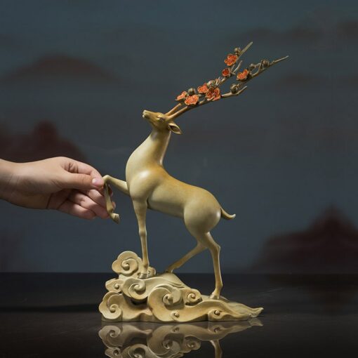 Tượng Hươu Vàng Trên Mây